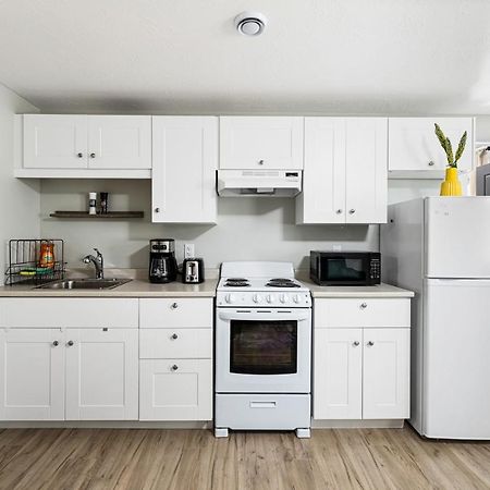 One Bedroom Apartment Moncton North ! Extérieur photo